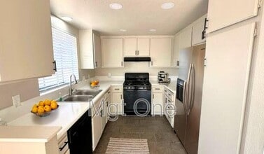 15763 Paine St in Fontana, CA - Building Photo - Building Photo
