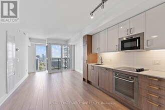 77 Mutual St in Toronto, ON - Building Photo - Building Photo
