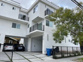 341 N Kenmore Ave in Los Angeles, CA - Building Photo