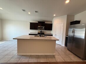 10354 Fort Crockett Trail in Crowley, TX - Foto de edificio - Building Photo