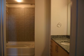 210 N Church St, Unit 1805 in Charlotte, NC - Building Photo - Building Photo