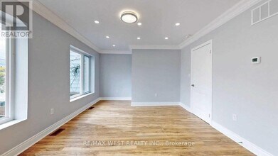 656 Sheppard Ave W in Toronto, ON - Building Photo - Building Photo