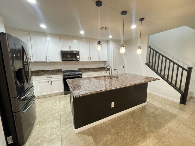 3052 Bicentennial Pkwy in Henderson, NV - Foto de edificio - Building Photo