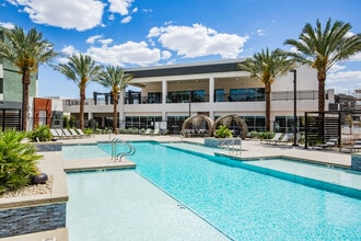 Gateway in Henderson, NV - Foto de edificio - Building Photo