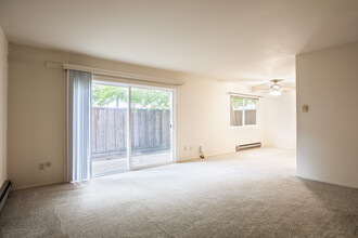 Villa De Wright Apartments in Mountain View, CA - Building Photo - Interior Photo