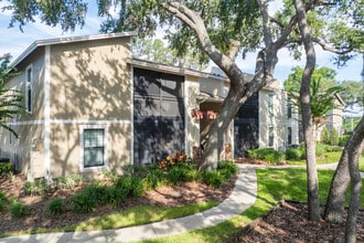 Valrico Station in Valrico, FL - Foto de edificio - Building Photo