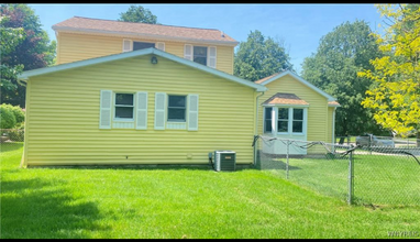 150 Shady Grove Dr in East Amherst, NY - Building Photo - Building Photo