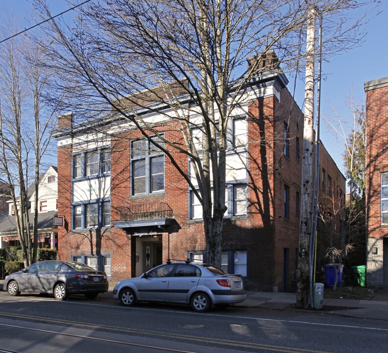 Burgess in Portland, OR - Foto de edificio