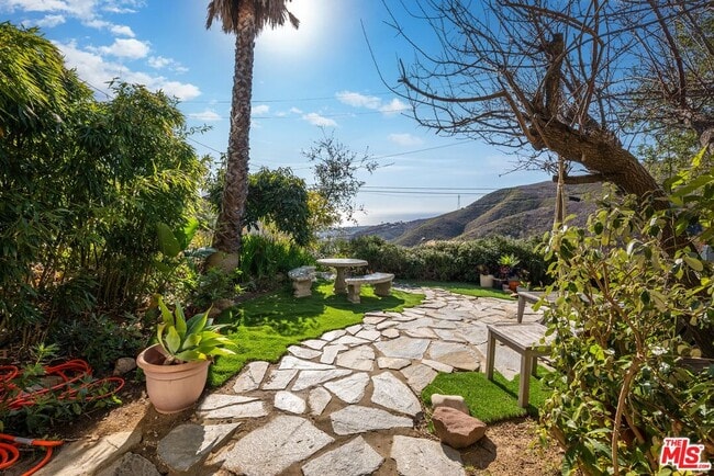 4350 Hillview Dr in Malibu, CA - Building Photo - Building Photo