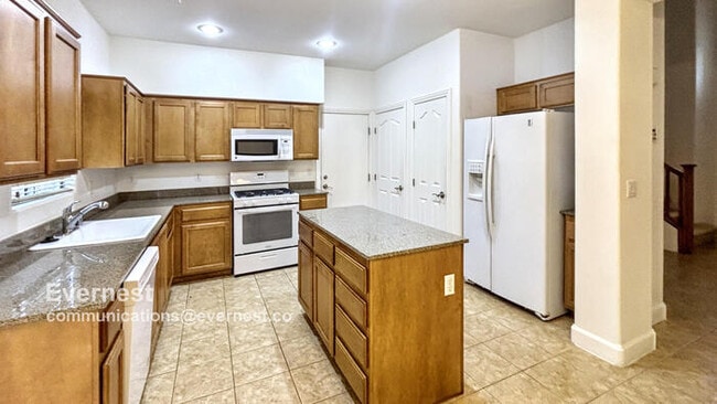 145 Coronation Ave in Las Vegas, NV - Building Photo - Building Photo