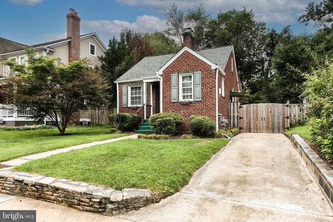 119 W George Mason Rd in Falls Church, VA - Building Photo - Building Photo