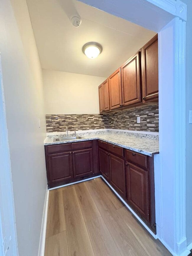 552 Dixwell Ave, Unit 1 in New Haven, CT - Building Photo - Building Photo