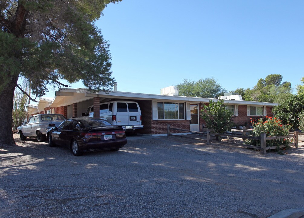 2051 N Columbus Blvd in Tucson, AZ - Foto de edificio