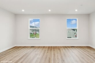 5040 Spruce Rd in Gibsonia, PA - Foto de edificio - Building Photo