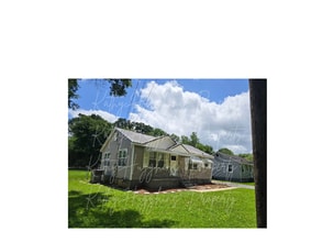 613 Hill St in Weaver, AL - Building Photo - Building Photo