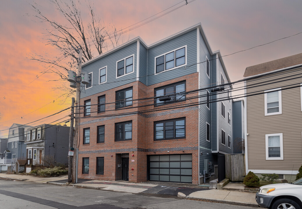 119-121 Addison St in Boston, MA - Foto de edificio