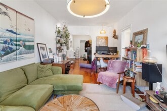 146 Harrison Ave in Mineola, NY - Foto de edificio - Building Photo