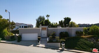 1708 Clear View Dr in Beverly Hills, CA - Building Photo
