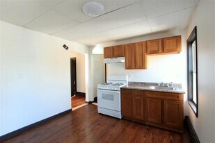 53 Hinckley St, Unit 3 in Somerville, MA - Building Photo