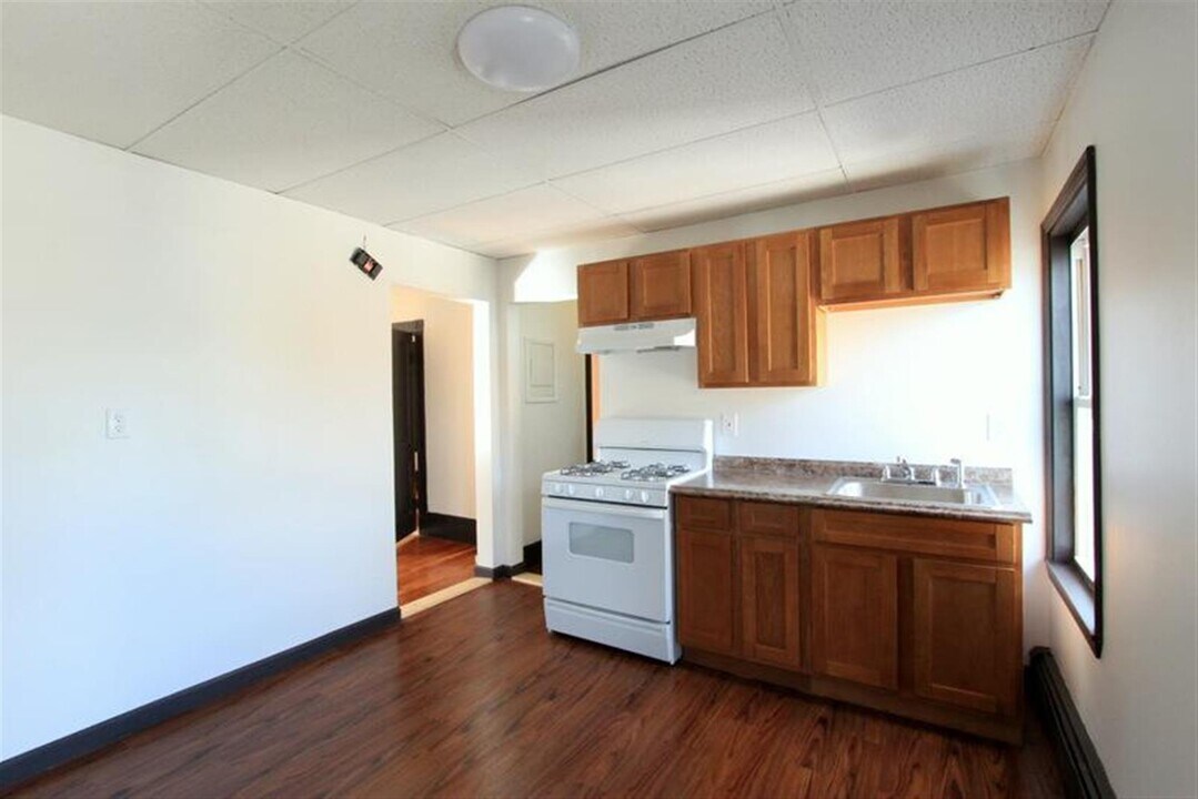 53 Hinckley St, Unit 3 in Somerville, MA - Building Photo