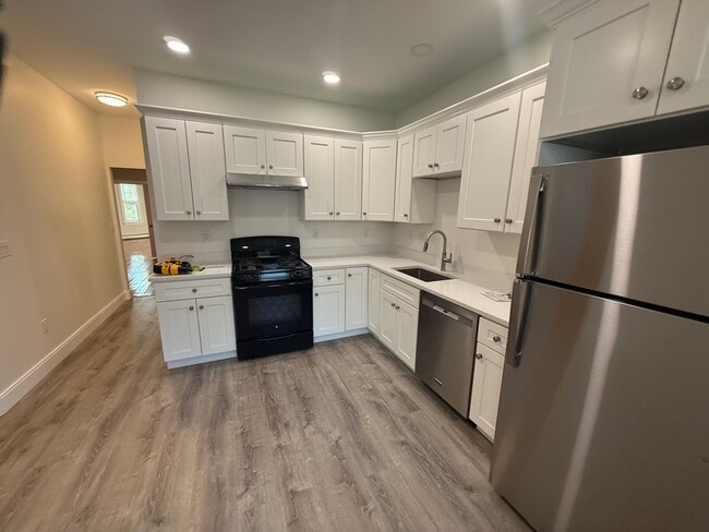 823 Saratoga St, Unit 2 in Boston, MA - Building Photo - Building Photo