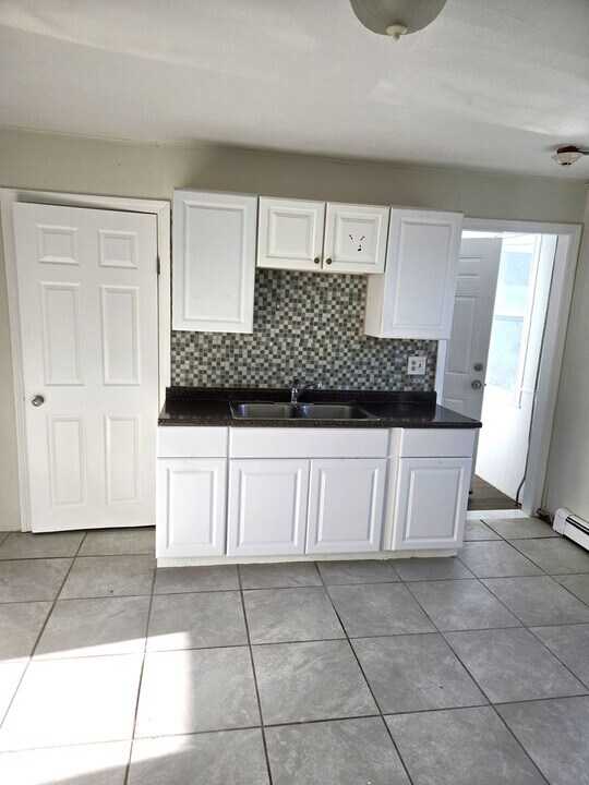 184-186 Allston St-Unit -Unit #2R in Providence, RI - Building Photo