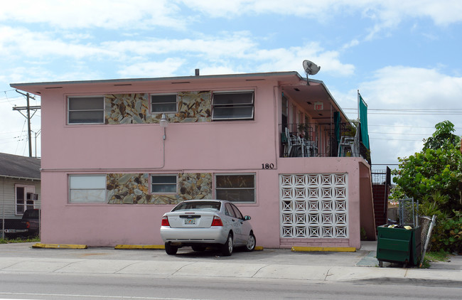 180 E 9th St in Hialeah, FL - Building Photo - Building Photo