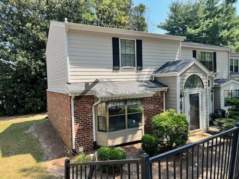 7908 Falcon Rest Cir in Raleigh, NC - Foto de edificio