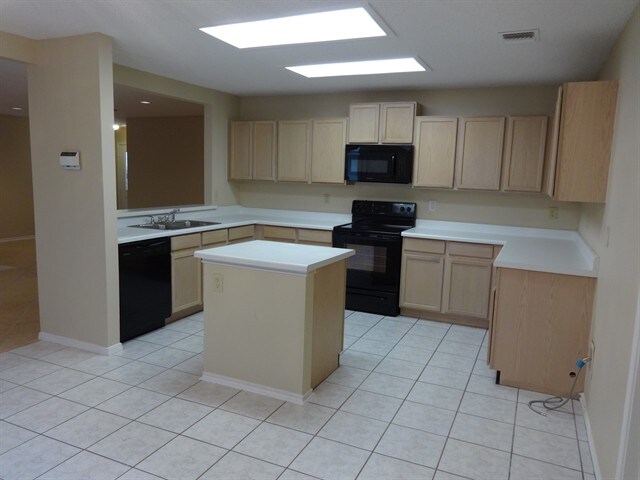 16635 Blanco Ky in San Antonio, TX - Building Photo - Building Photo