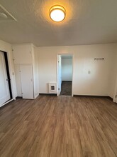 2128 W Broadway Ave in Moses Lake, WA - Building Photo - Building Photo