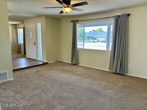 2815 E Laurel Ln in Phoenix, AZ - Building Photo - Building Photo