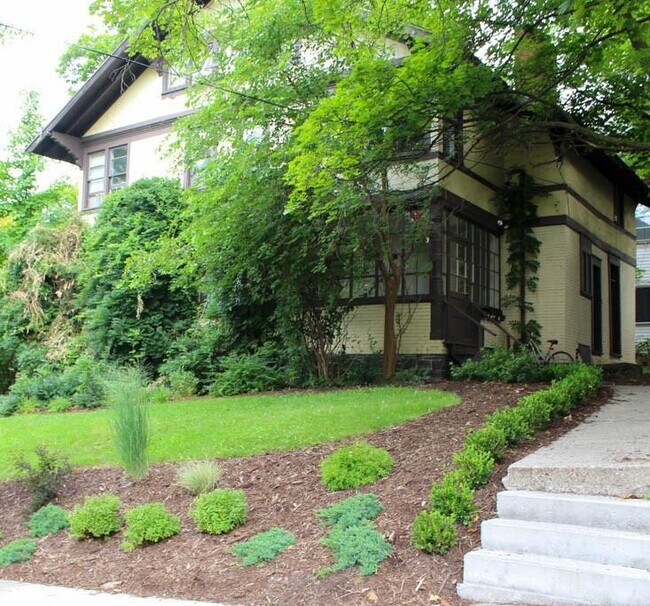 514 E Buffalo St, Unit 2