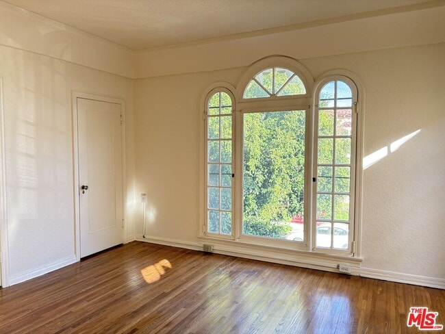 351 N Gardner St in Los Angeles, CA - Building Photo - Building Photo