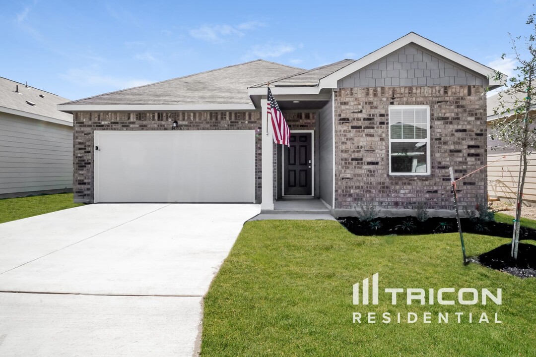 14355 Gunsight Pass in San Antonio, TX - Building Photo