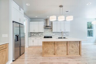 2308 Kellie Brooke Rd in Spicewood, TX - Building Photo - Building Photo