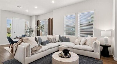 2600 N Lake Forest Dr in McKinney, TX - Building Photo - Building Photo