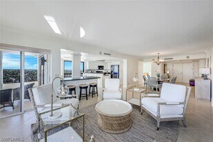 4451 Gulf Shore Blvd N in Naples, FL - Building Photo