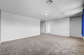 4443 Stardusk Falls Ave in North Las Vegas, NV - Building Photo - Building Photo