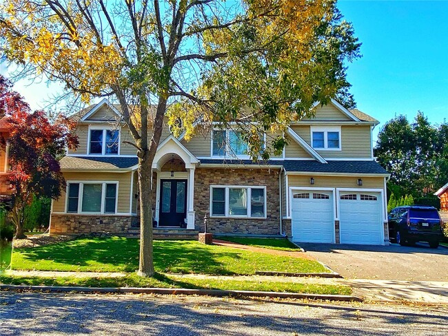 11 Sagamore Way S in Jericho, NY - Building Photo - Building Photo