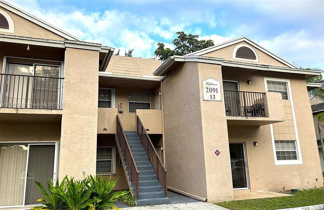 2091 NW 96th Terrace in Pembroke Pines, FL - Building Photo