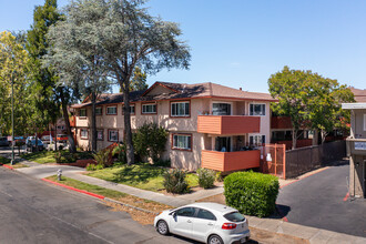 The Californian Apartments in Mountain View, CA - Building Photo - Building Photo