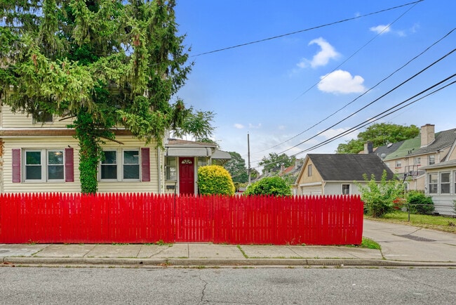 property at 5 Sunship Rd