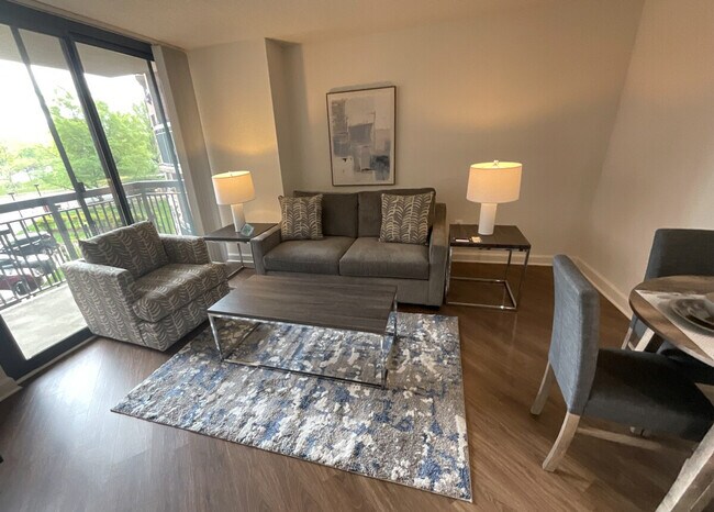 1500 S Hayes St in Arlington, VA - Foto de edificio - Building Photo