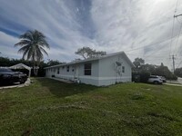 2746 Johnson St in Hollywood, FL - Building Photo - Building Photo