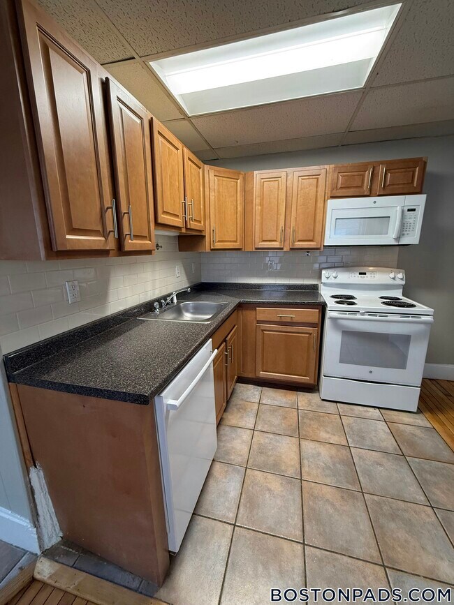 437 Cambridge St, Unit 3 in Boston, MA - Building Photo - Building Photo