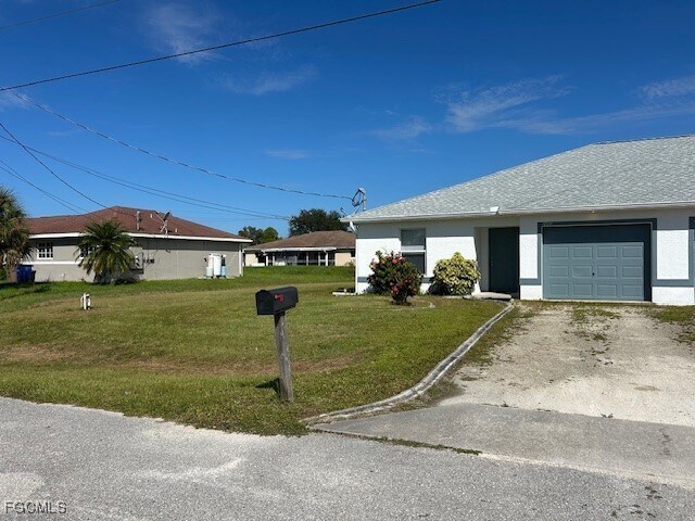 2453 Daniel Ave N in Lehigh Acres, FL - Building Photo