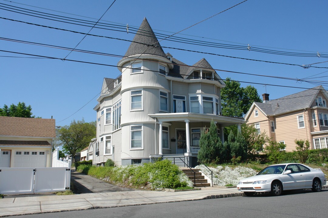 77 Gordon St in Perth Amboy, NJ - Building Photo