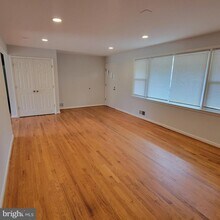 18320 Metz Dr in Germantown, MD - Building Photo - Building Photo