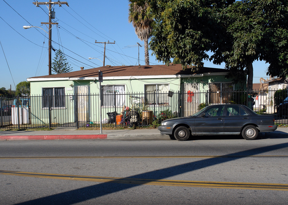 11157 S Inglewood Ave in Inglewood, CA - Building Photo