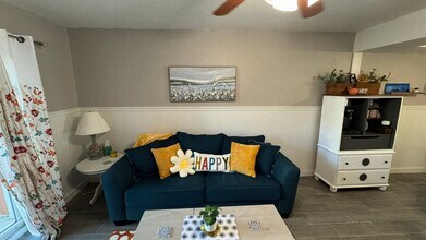 209 Miracle Strip Pkwy in Mary Esther, FL - Building Photo - Building Photo